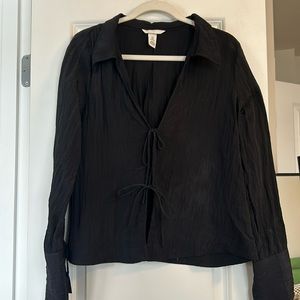 H&M Black Tie-Front Long Sleeve Blouse